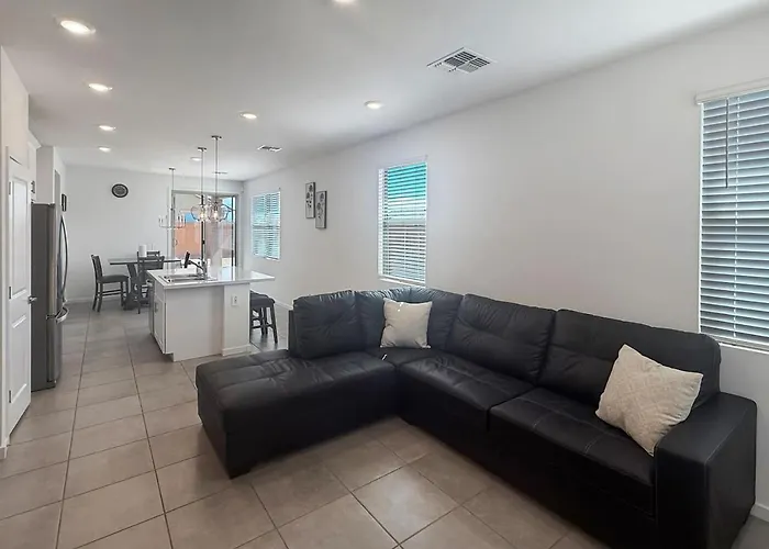 Modern 3br Retreat Pool Access I-10 Holiday home *