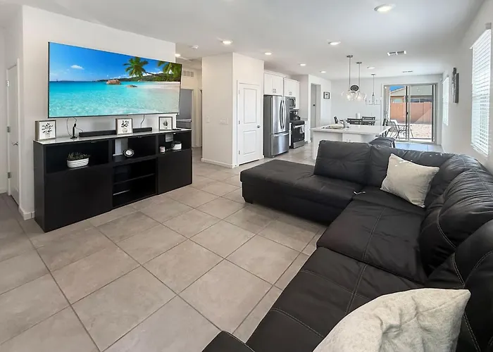 Modern 3br Retreat Pool Access I-10 *