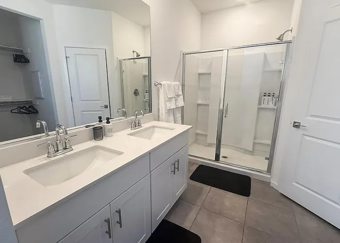 Modern 3br Retreat Pool Access I-10