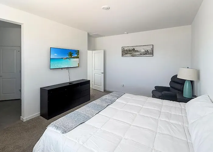 Holiday home Modern 3br Retreat Pool Access I-10