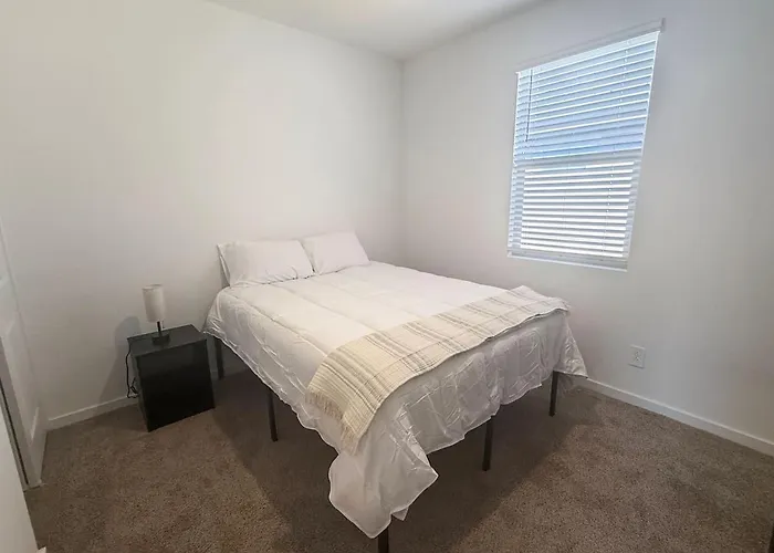 Modern 3br Retreat Pool Access I-10
