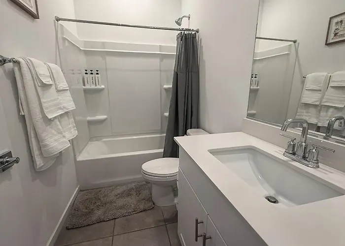 Modern 3br Retreat Pool Access I-10